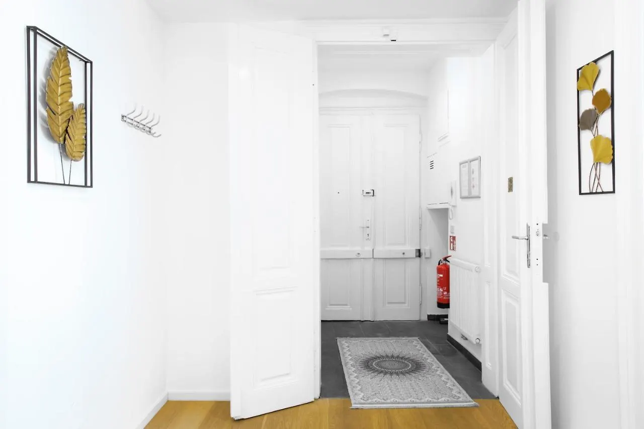Royal Residences Vienna Apartment